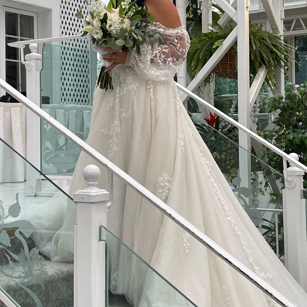 Wona Romance Dress Long Train Wedding - Picture 2 of 6
